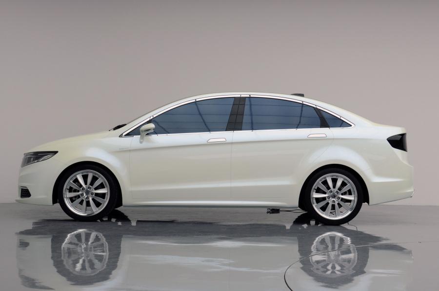  Proton Tuah Concept 2010 года  (фото 2 из 8)